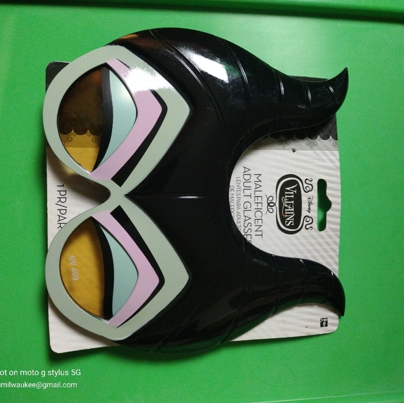 Character Sunglasses - Picture 12 of 16